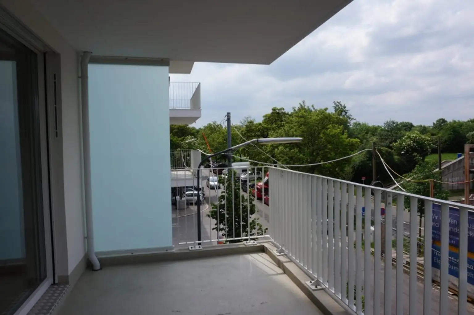 UNO - U1 Am Kaisermühlendamm  - Neubau mit großem Balkon und Garage - Mietbeginn ab 15. November 2025 | New 1BR apartment with Garage - start of lease 15/11/2025