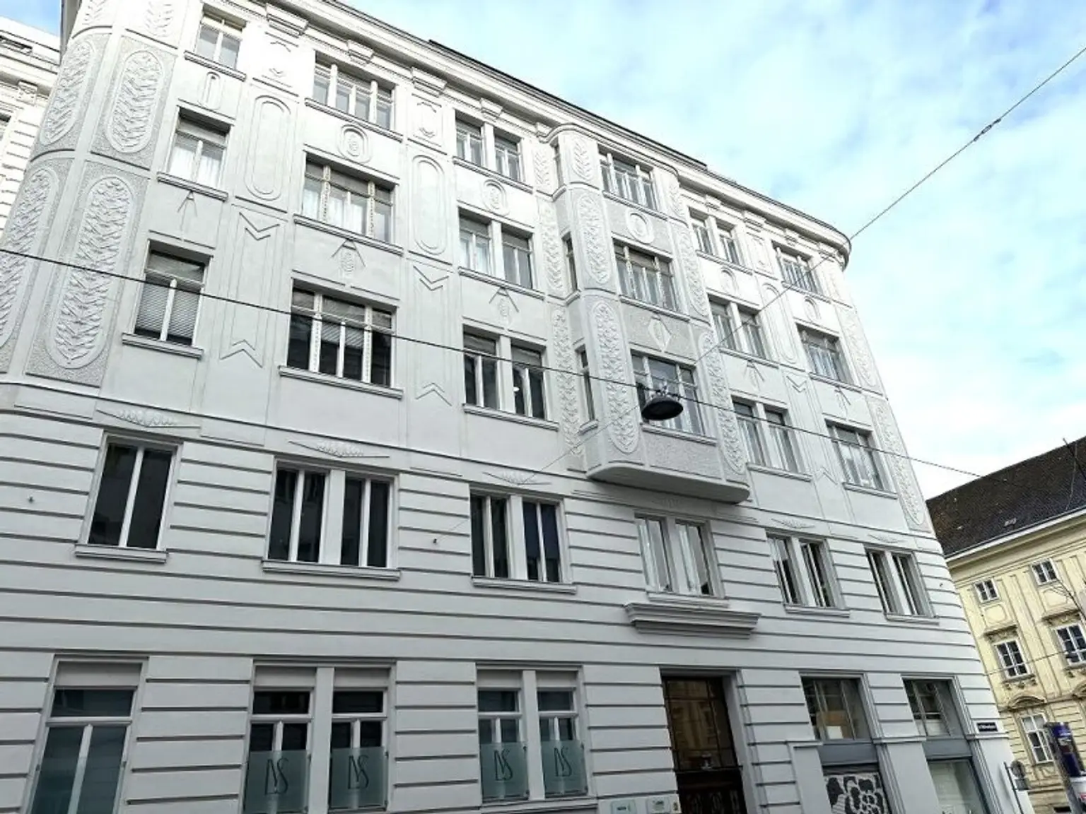 MÖLLWALDPLATZ, U1-NÄHE, 124 m2 ALTBAU, Wohnküche, 2 Zimmer, klimatisiert, 2 Bäder, Parketten, Loggia, 1. Liftstock, provisionsfrei