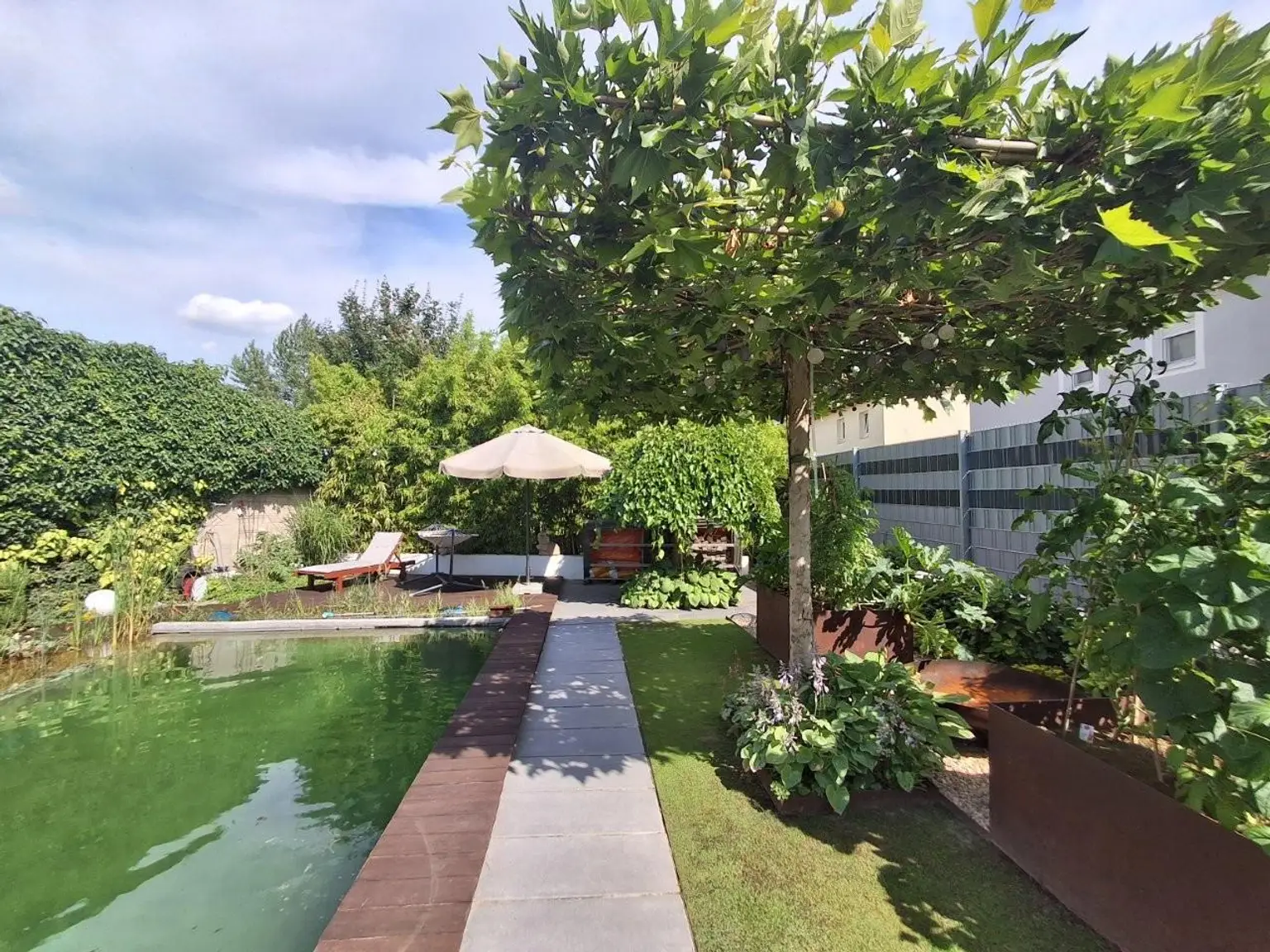 31 Pool mit Relaxzone 1220