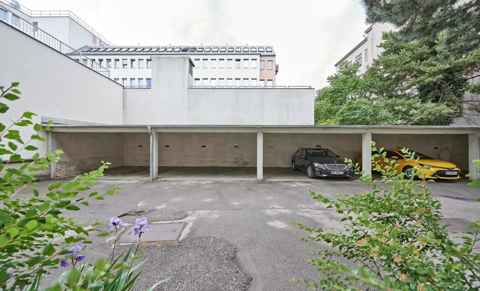 Überdachter Stellplatz im Innenhof – jetzt sichern!