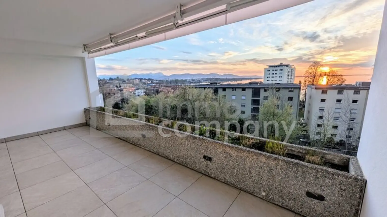 Exklusive 2-Zimmer-Wohnung mit Seeblick - Süd-West-Terrasse & moderner Einrichtung!