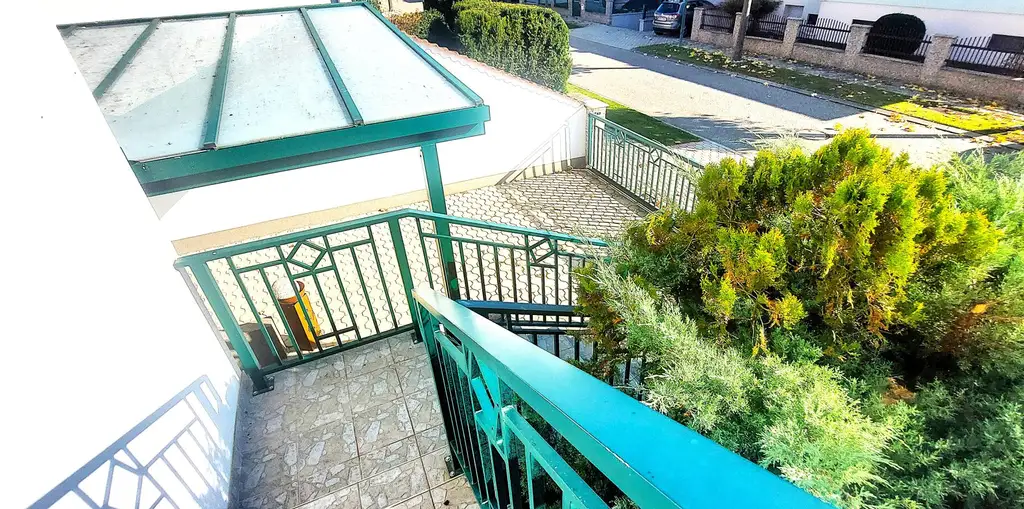 Großzügige Villa mit mehreren Wohneinheiten für viele Nutzungen