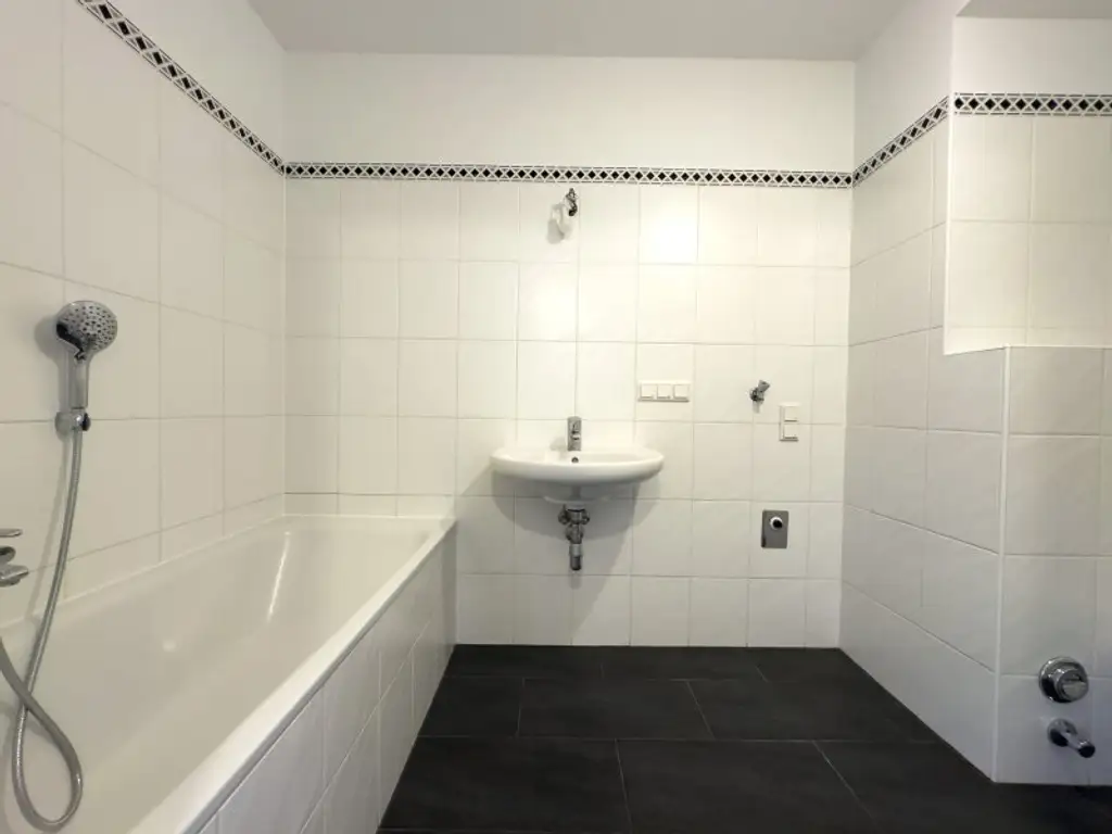 Neubau mit Balkon Richtung Innenhof | Stellplatz im KP inkludiert | ruhig & citynah bei Schmelz/Lugner City