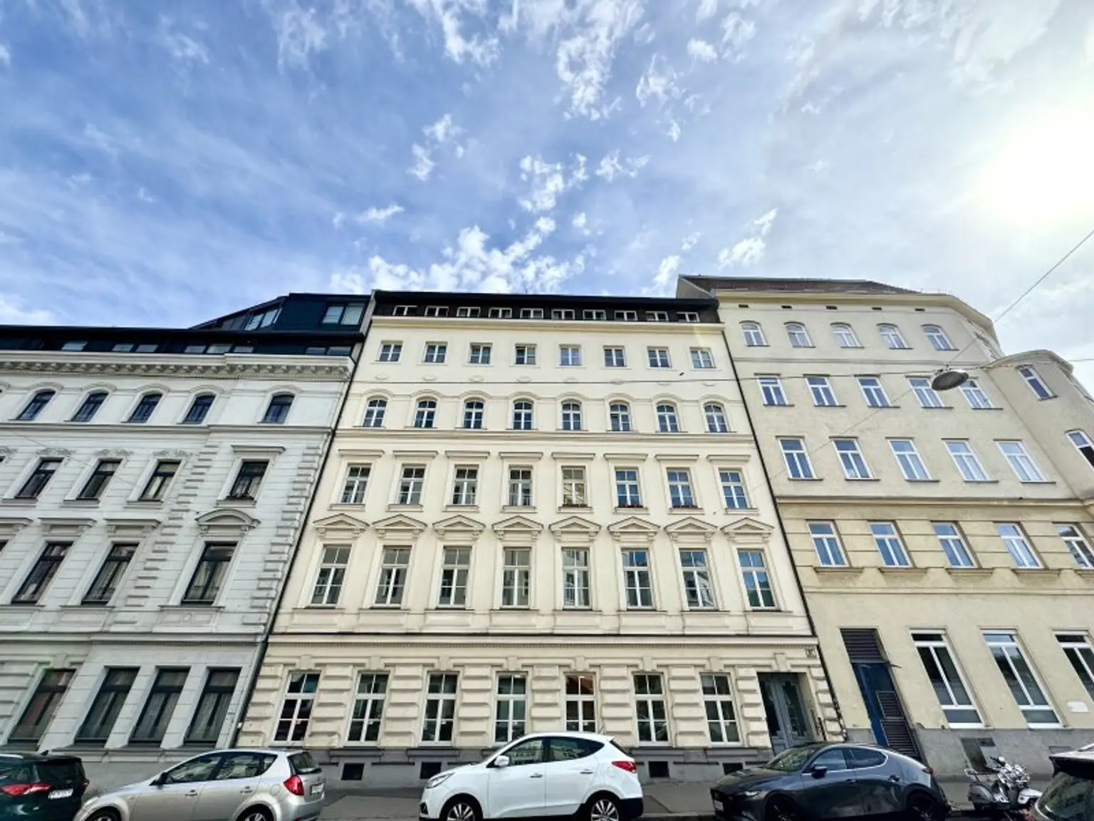 NEU! WG-Geeignete 3,5 Zimmerwohnung in wunderschönem Altbauzinshaus!