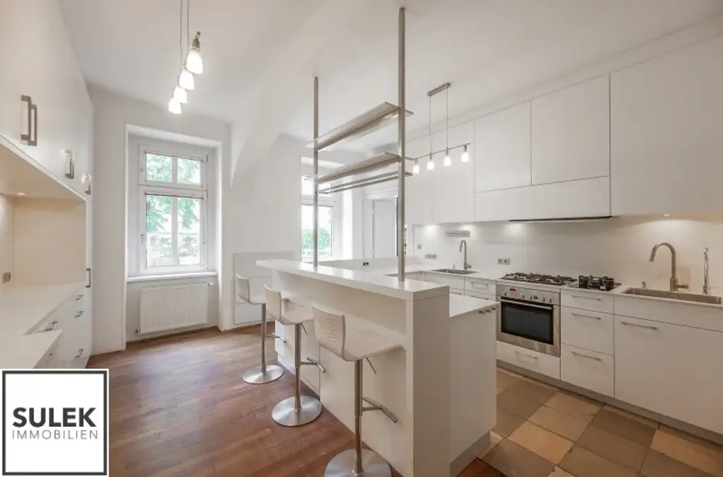 Rarität in der Wehrgasse: großzügige, sanierte Altbauwohnung mit Terrasse ab 01/26 unbefristet mieten!