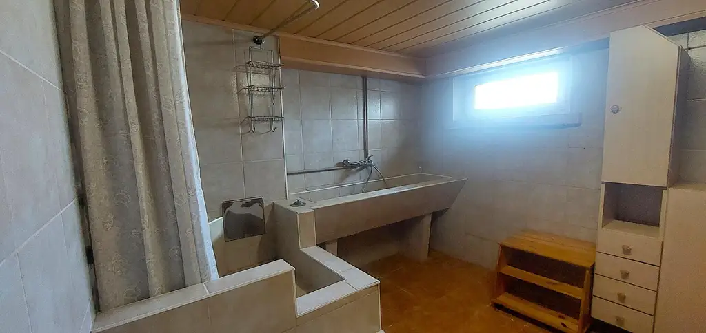 Großzügige Villa mit mehreren Wohneinheiten für viele Nutzungen