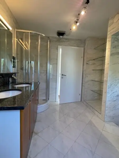 Möblierte Dachgeschoss Maisonette, 5 Zimmer, +3 (4) Schlafzimmer, 2 Bäder, Terrasse, offener Kamin - sehr attraktive Wohnung | furnished 4 BR apartment with 3 bathroom and terrace
