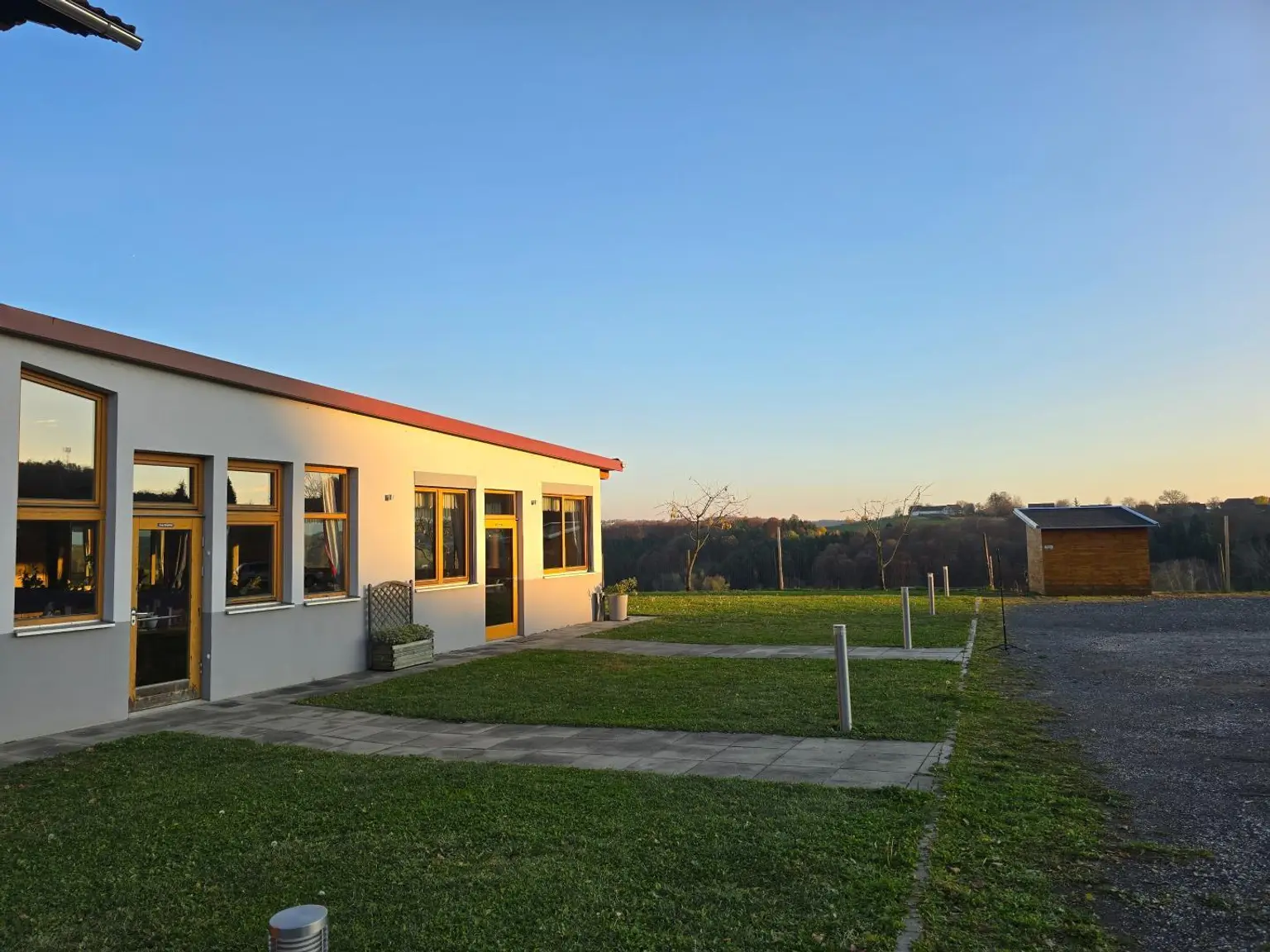 Eingänge vom Parkplatz aus