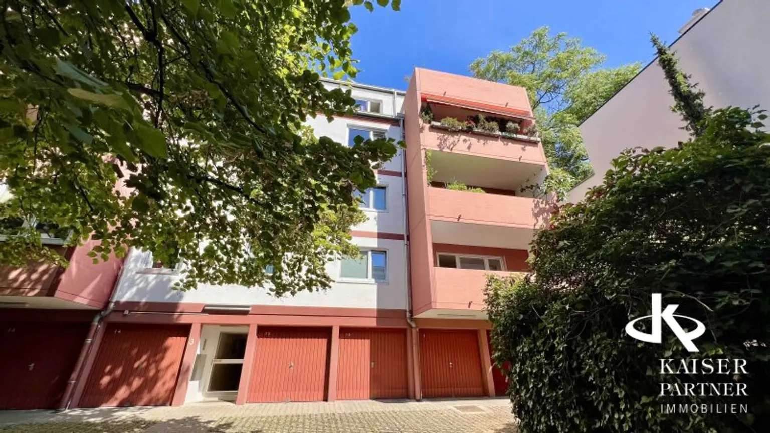Geräumige 4-Zimmer-Wohnung mit Loggia mit viel Potential, Nähe Kennedybrücke!