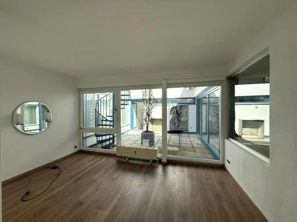 Ansprechendes Atelier, Loft, Dachterrasse inkl. PP im Neunzehnten // Attractive Studio, loft, roof terrace incl. parking in the nineteenth //
