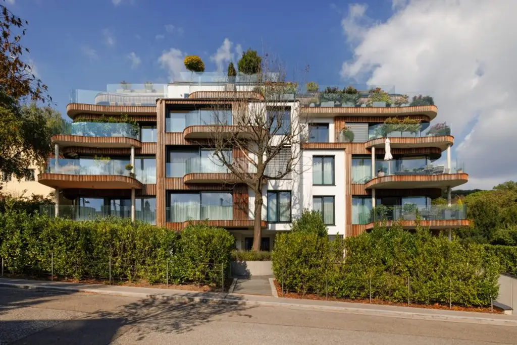 WOHNUNG mit 300 m² Privatgarten im 1190 Wien + Pool und Gym Nähe American Int. School