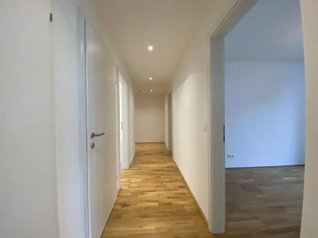 Traumwohnung mit super-großem, überdachten SÜD-Balkon!
