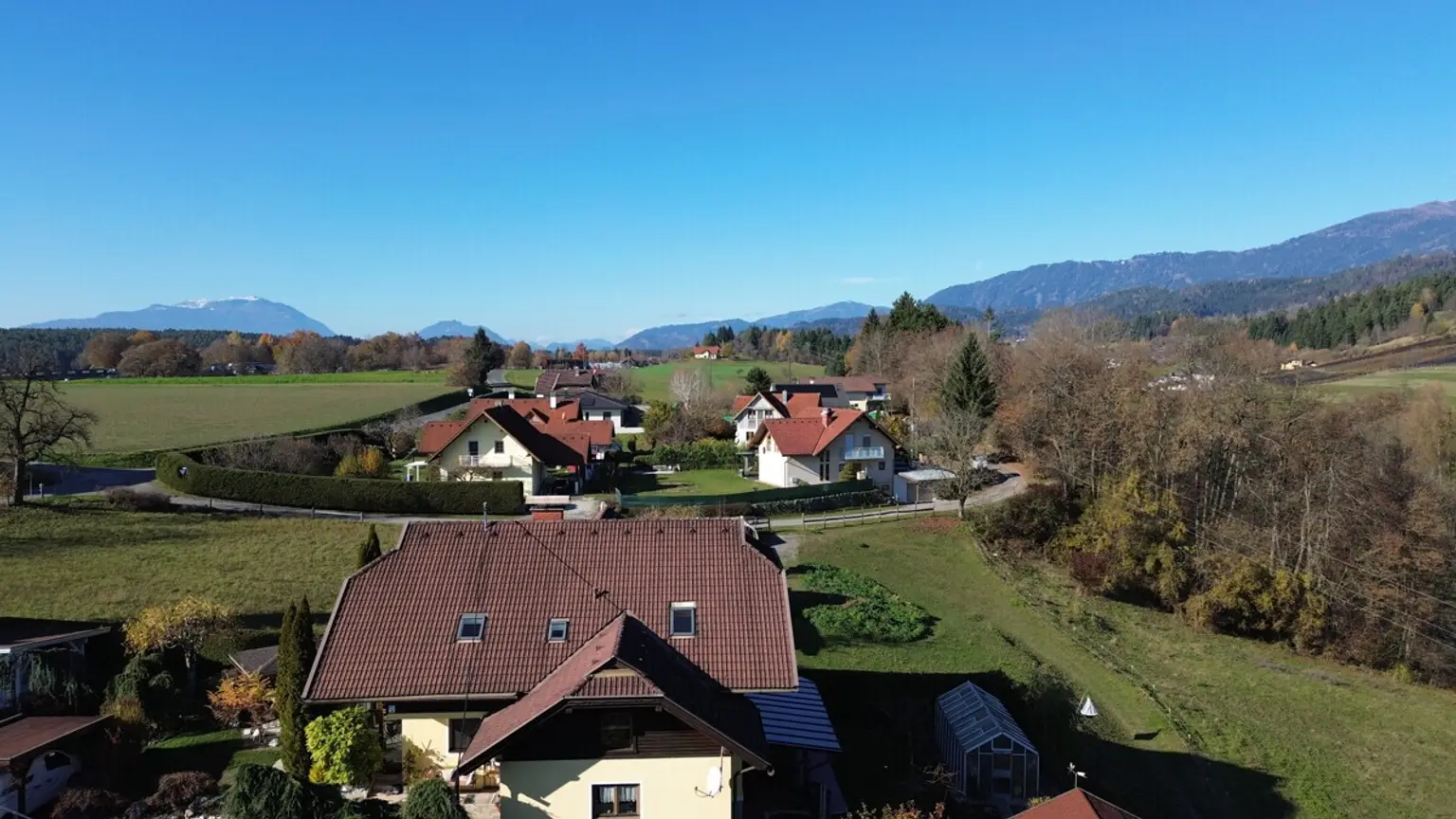 Exklusives Wohnjuwel mit Panoramablick auf die Sternbergkirche – sonnig und ruhig gelegen