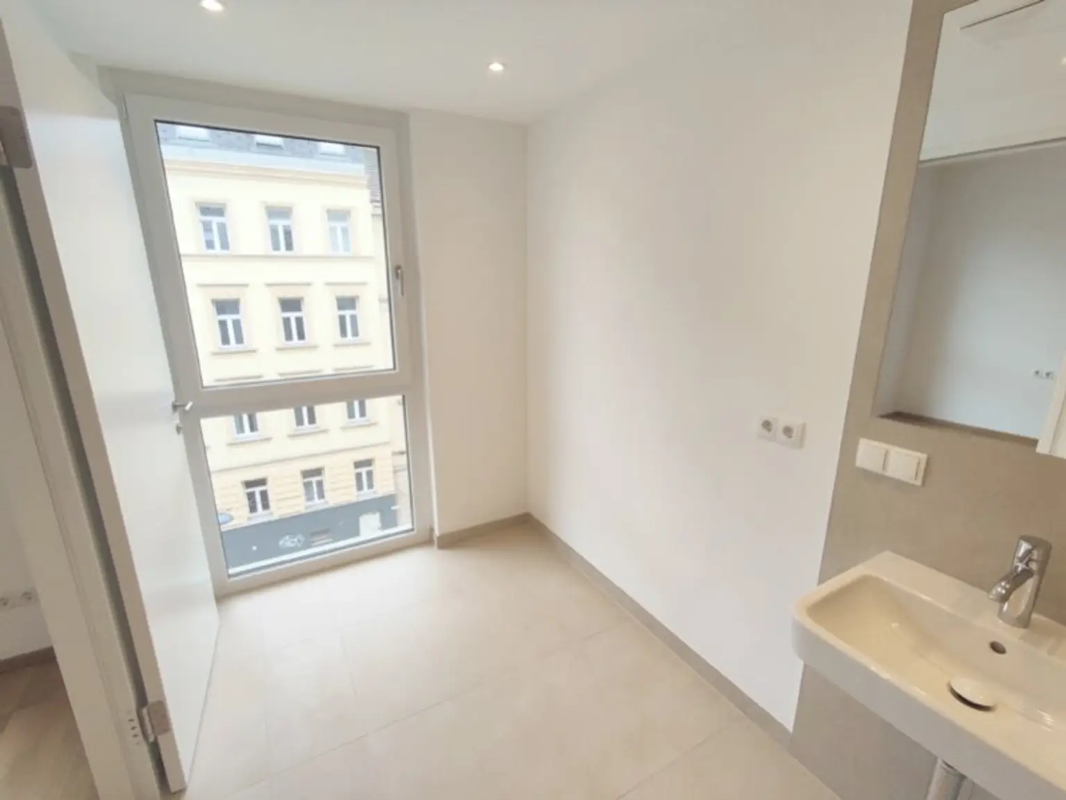 Arndtstraße! Neubau 2-Zimmer-Erstbezug mit Balkon im 4. Liftstock - Top48