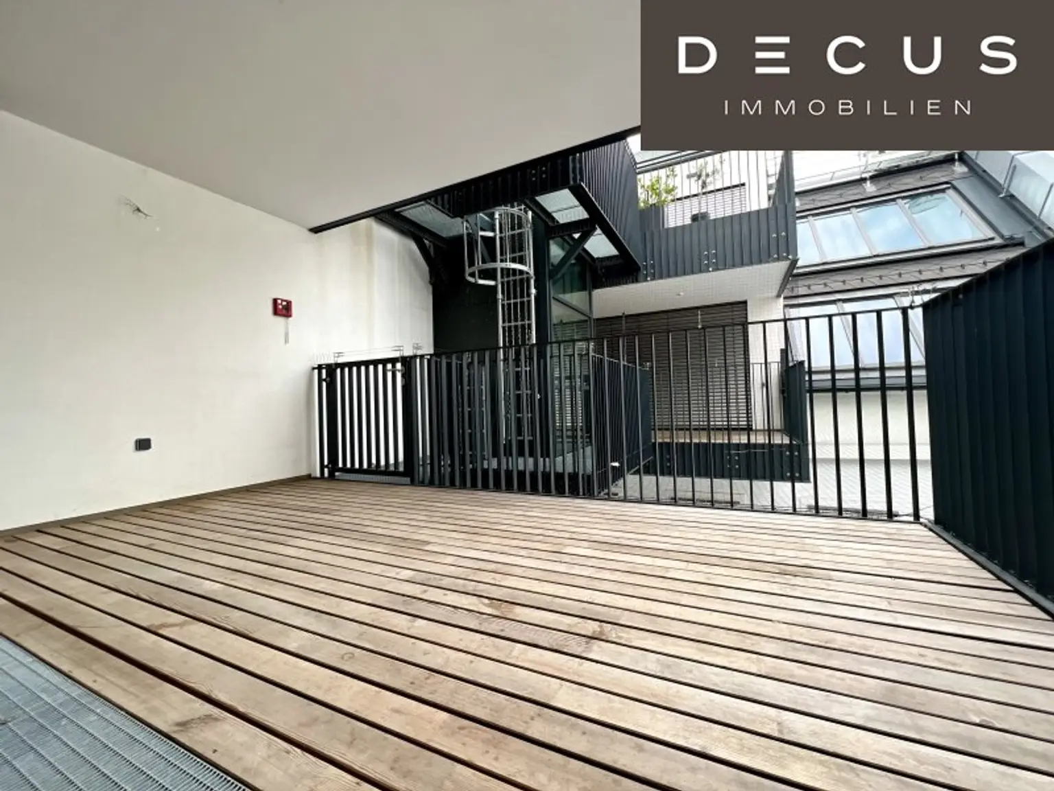 RESIDIEREN AM STADTPARK | ELEGANTE DACHGESCHOSSWOHNUNG | RUHIGE HOFSEITIGE 12 m2 TERRASSE | 4 ZIMMER | 2 BÄDER