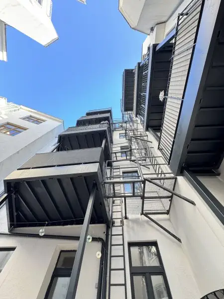 Exklusive 2-Zimmer-Terrassenwohnung im generalsanierten Altbau – Erstbezug mit hochwertiger Ausstattung in 1050 Wien