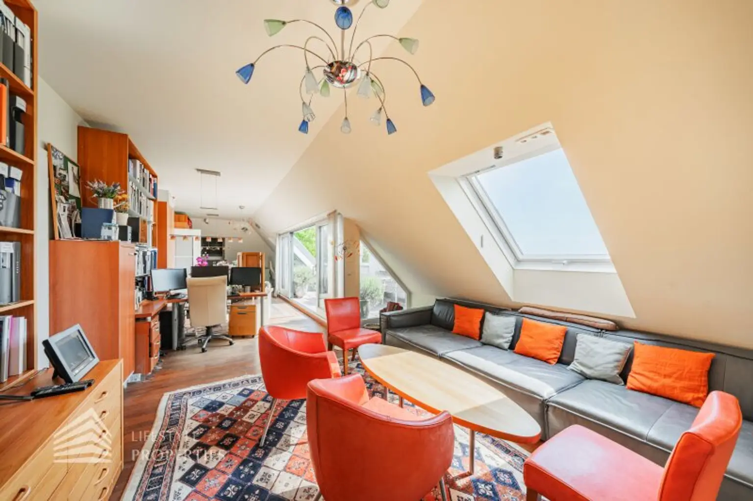 Luxuriöser 14- Zimmer Wohntraum mit Dachterrasse und Pool, Nähe Wilhelminenschloss
