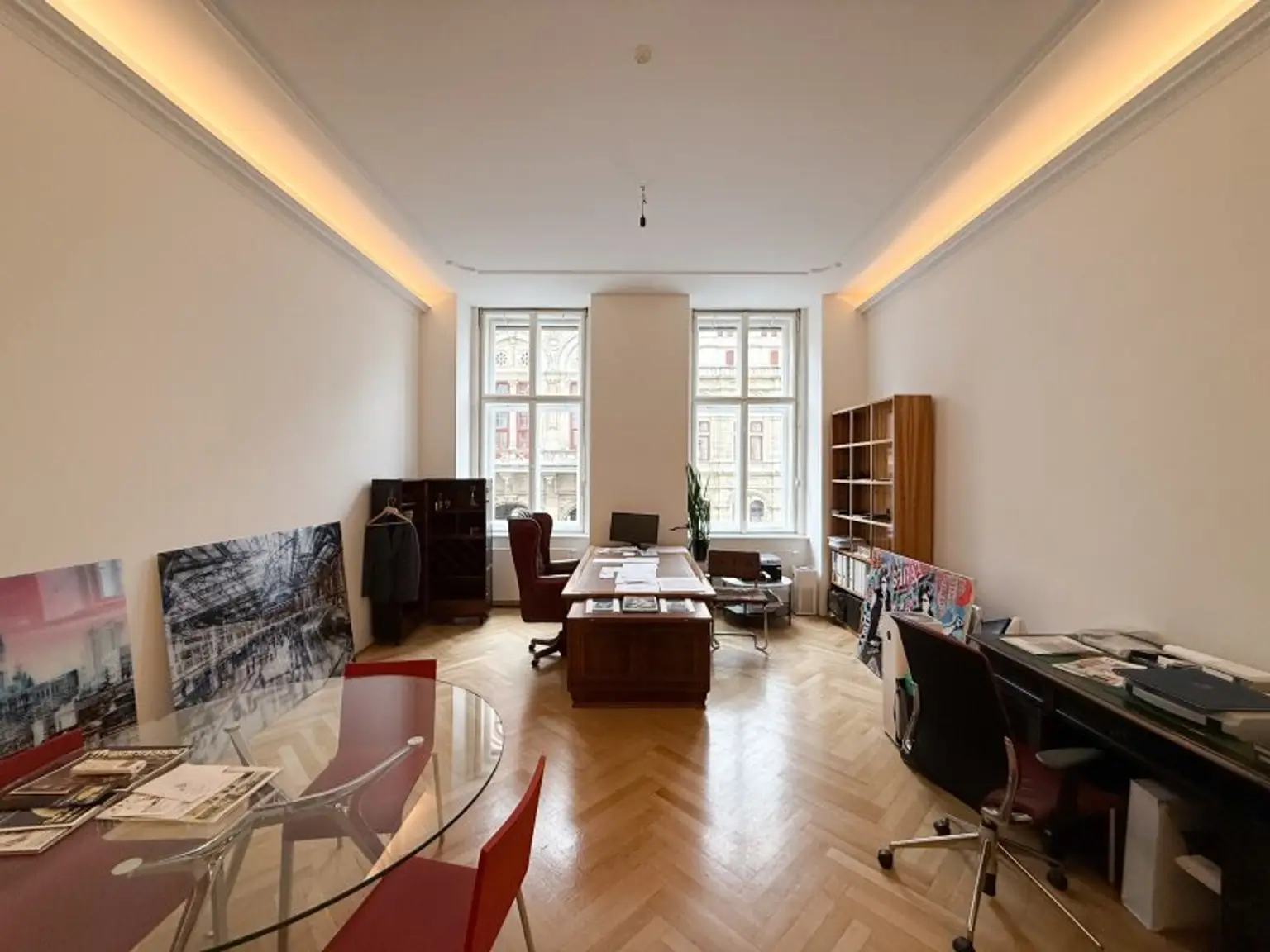 CO-WORKING SPACE ZU VERMIETEN! MIT GARAGENSTELLPLATZ! 1-Zimmer Büro mit Blick direkt auf die Oper zu vermieten