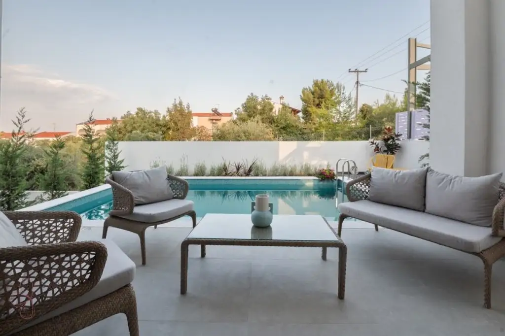 Exklusive Neubau-Maisonette in Polihrono – Drei Etagen moderner Luxus am Meer