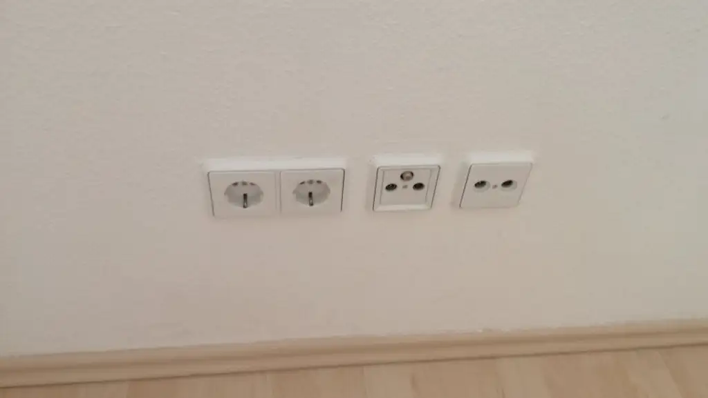 Tokiostraße / Kirschblütenpark: VIS / Japanische Schule: Möblierte 4 Zimmer-Maisonetten-Wohnung mit einer Loggia und Terrasse + optionaler Garagenstellplatz!