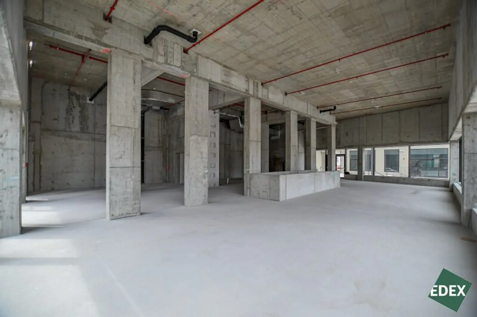 Erstbezug | Moderne Gewerbefläche mit hoher Sichtbarkeit und Terrasse auf zwei Etagen - unbefristet