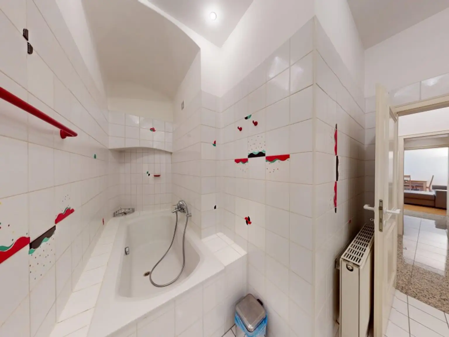 2-Zimmer Altbauwohnung in bester, zentraler Lage!