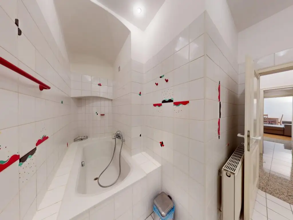 2-Zimmer Altbauwohnung in bester, zentraler Lage!