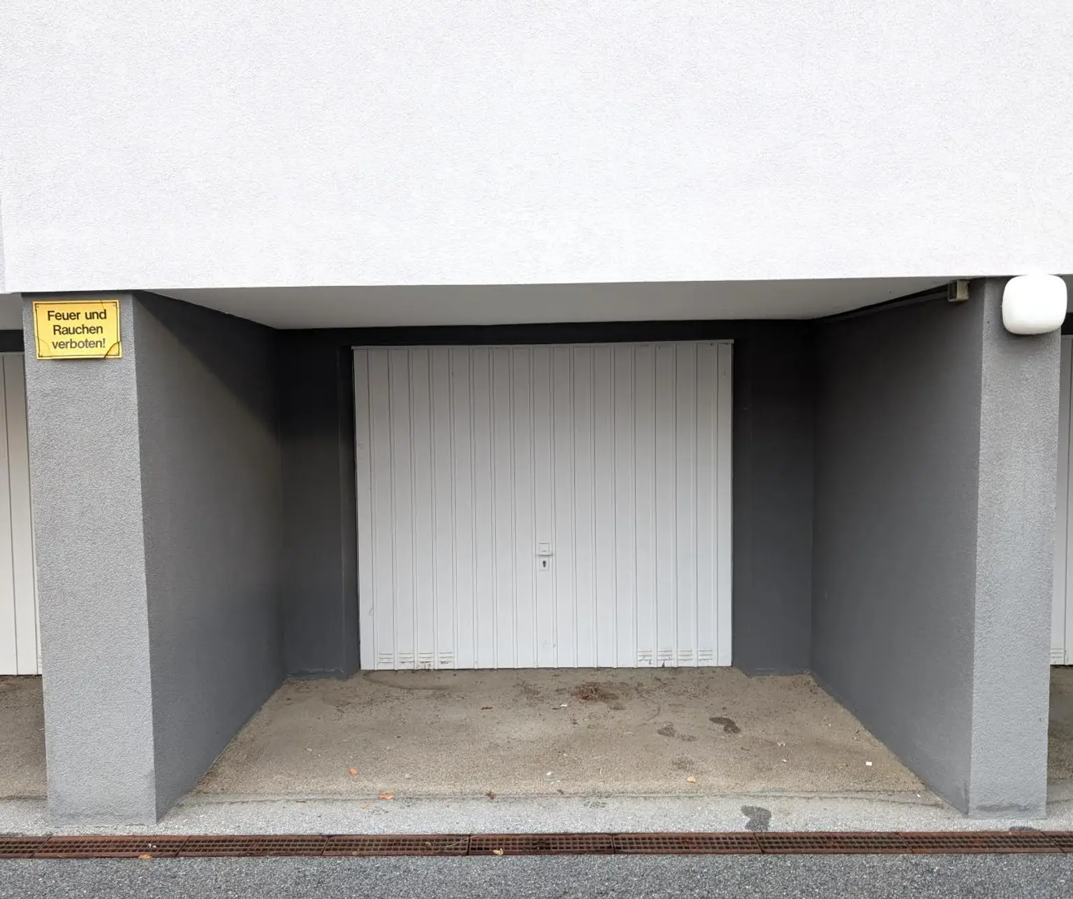 Sanierungsbedürftige 3-Zimmer-Eigentumswohnung mit Balkon, Loggia und Garage