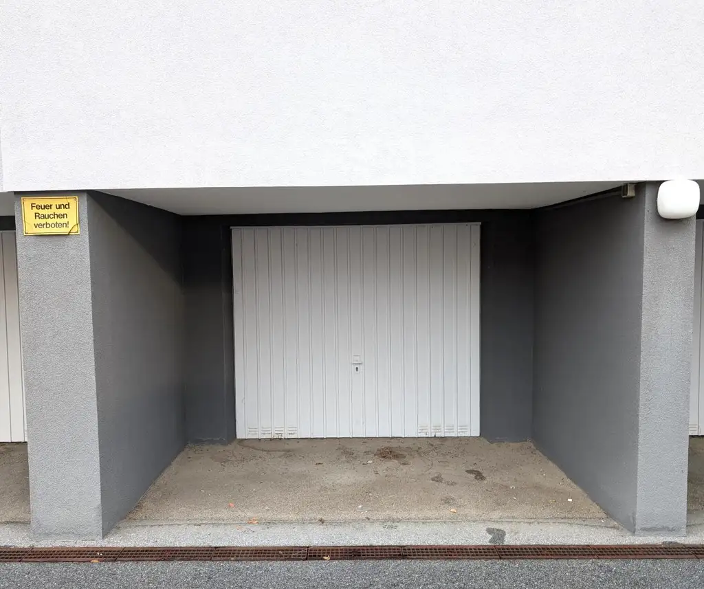 Sanierungsbedürftige 3-Zimmer-Eigentumswohnung mit Balkon, Loggia und Garage