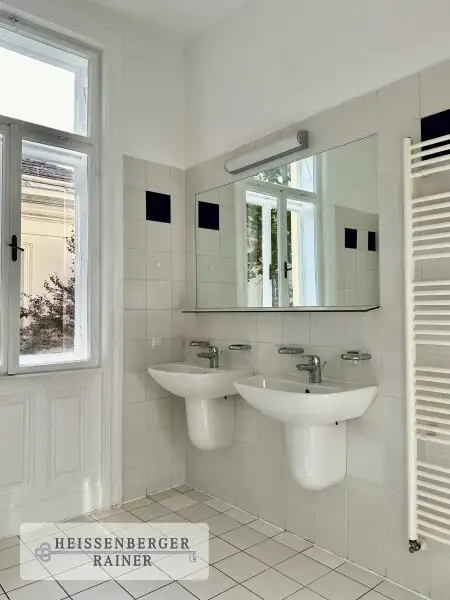 BELETAGE IN ALTHIETZING /// UNTER ST. VEIT /// GROSSZÜGIGE ALTBAUWOHNUNG