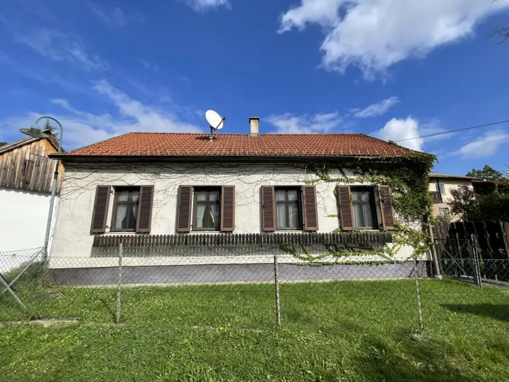 Kleines Landhaus mit Gewölbekeller in bester Ruhelage im Weinviertel