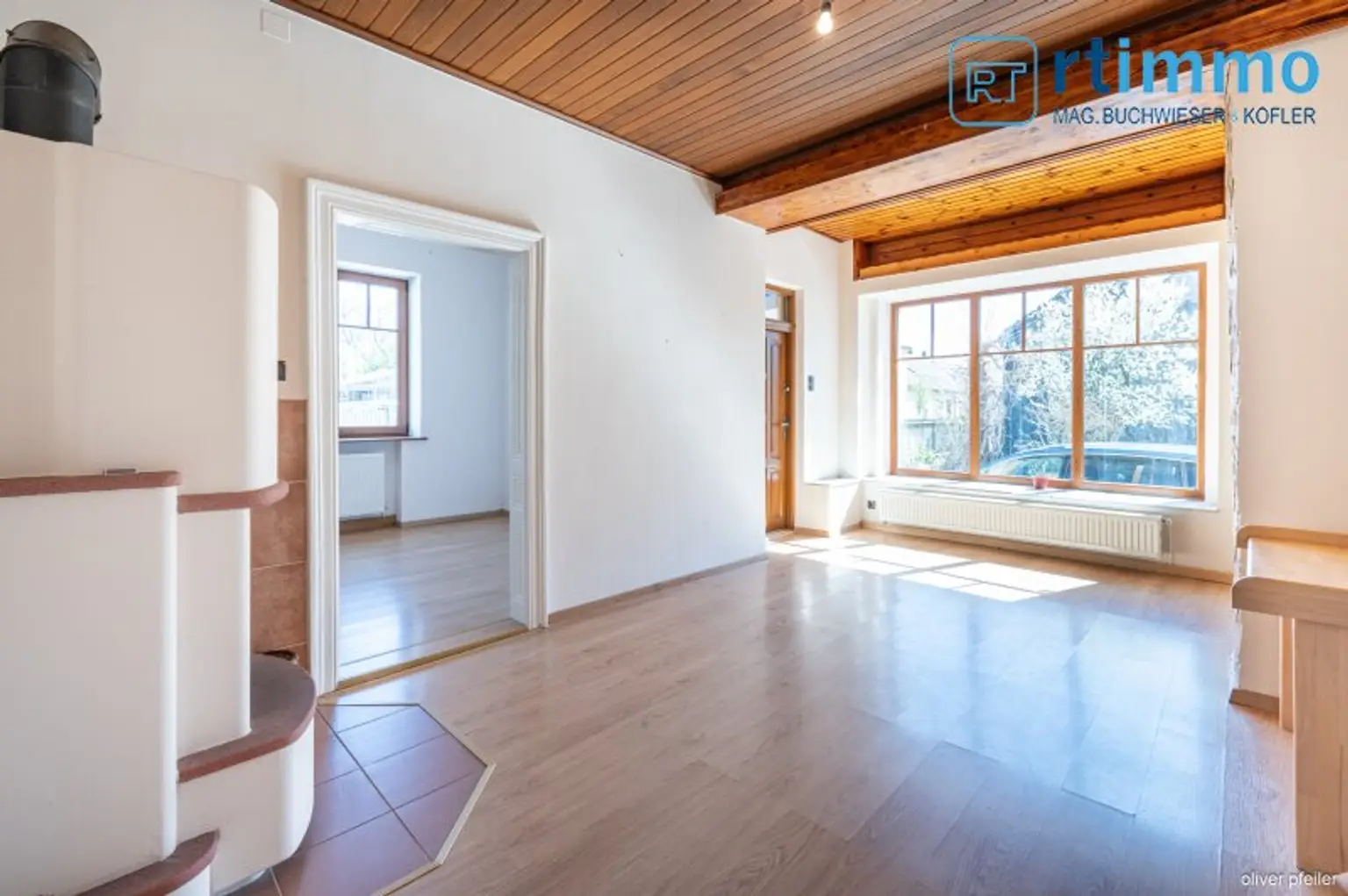 IHR FAMILIENDOMIZIL: KLIMATISIERTE GERÄUMIGE STADTVILLA MIT SCHÖNEM GARTEN, NEBENGEBÄUDEN UND SPIELPLATZ