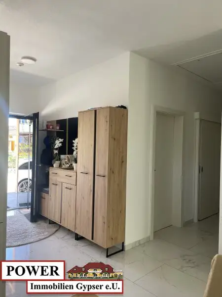 Neuwertiger Bungalow in unschlagbarer Lage, zentral, umgeben von Grünland in Bachnähe!