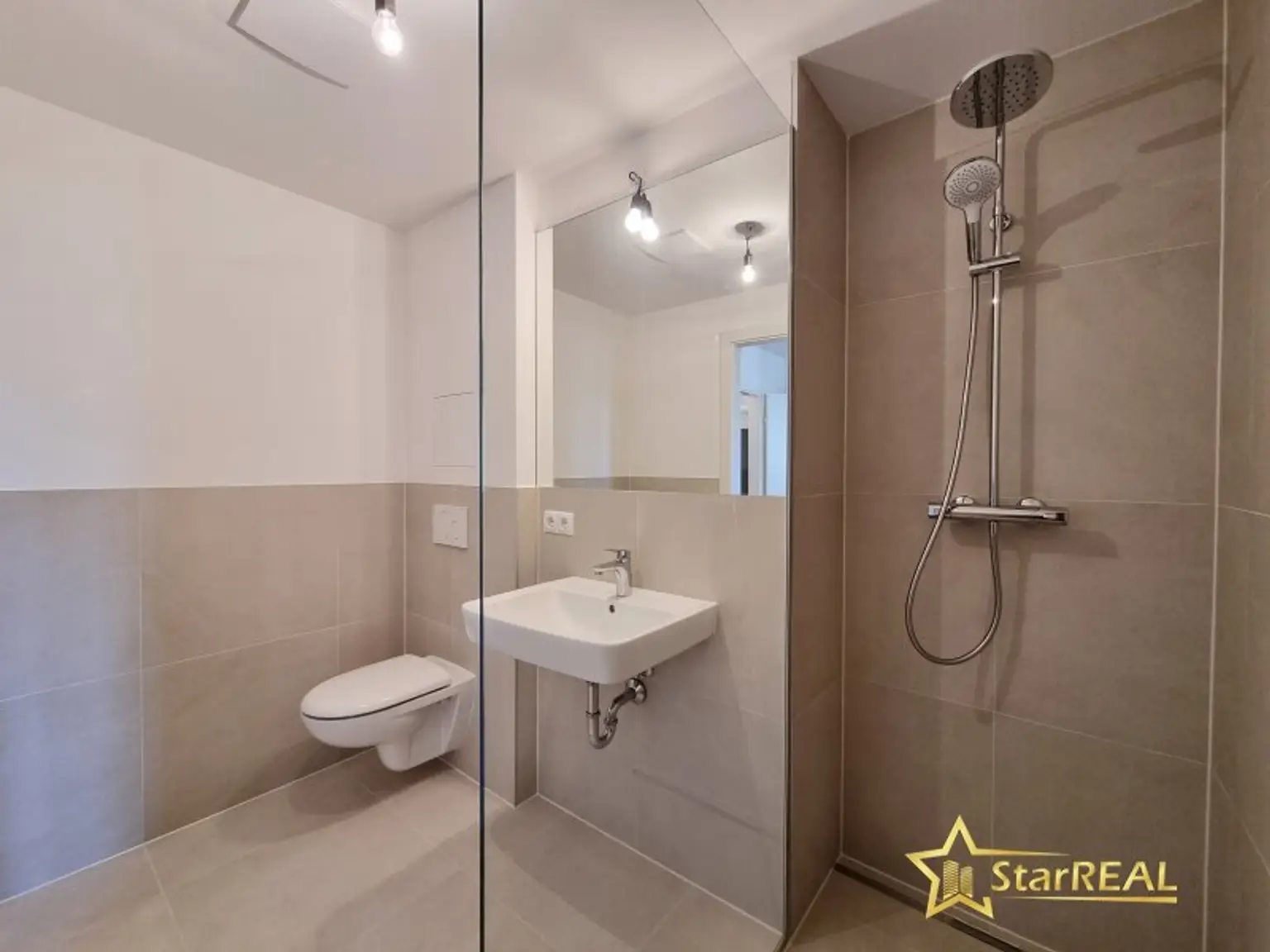 STILVOLLE 4-ZIMMER-ERSTBEZUGWOHNUNG IN ZENTRUMSNAHER LAGE VON MÖDLING - BALKON, 2 BÄDER & TIEFGARAGE OPTIONAL.