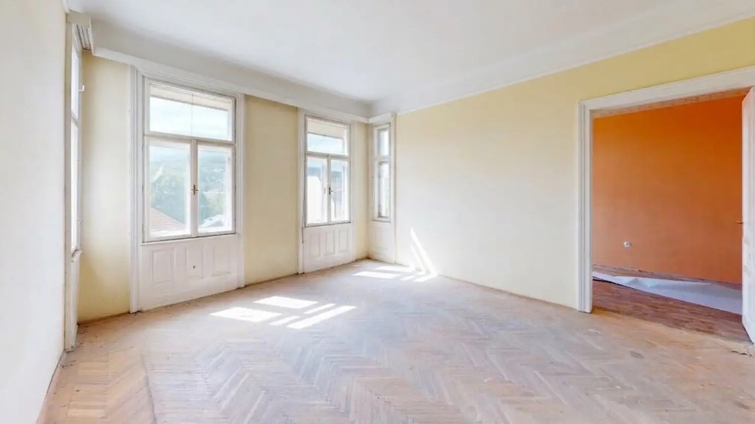 Stilvoller Altbau mit Potenzial und wunderschönem Gemeinschaftsgarten