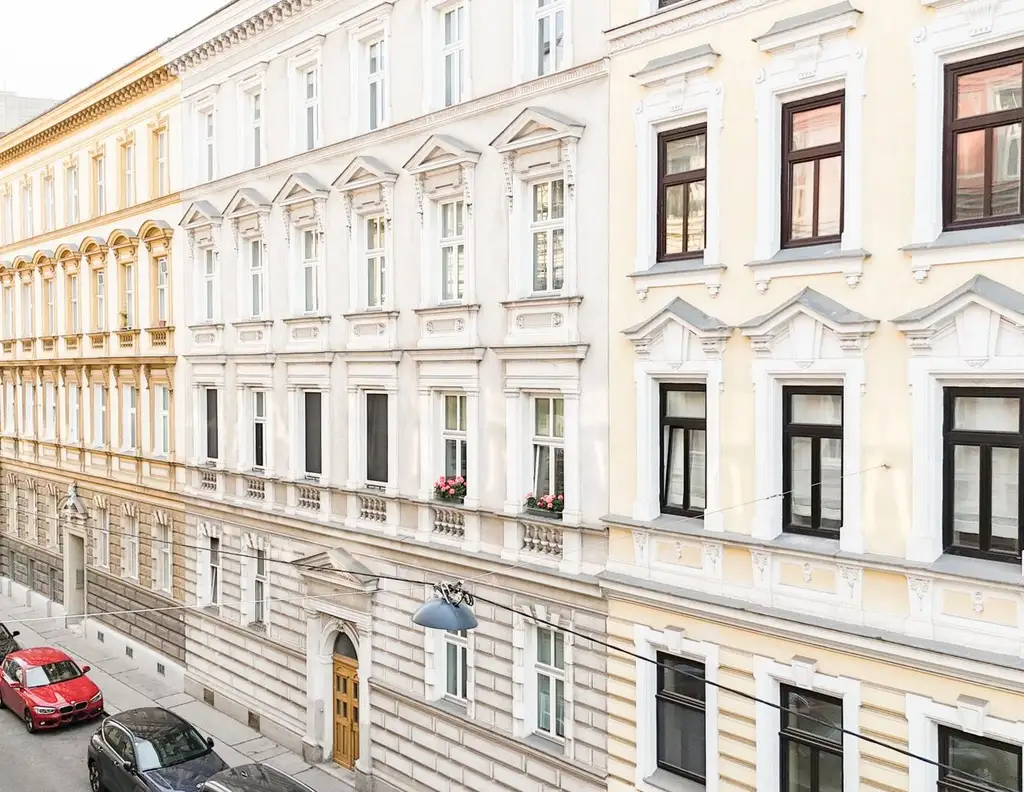 HISTORISCHES ZINSHAUSJUWEL AUS FAMILIENBESITZ IN BESTLAGE DES 18. BEZIRKS - CHARMANTER ALTBAU AUS FAMILIENBESITZ MIT EXZELLENTER INFRASTRUKTUR - NÄHE AKH UND KUTSCHKERMARKT - ca. 3% RENDITE