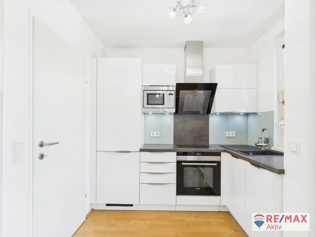 Helle 2-Zimmer Wohnung mit Loggia, Tiefgarage & perfekter Anbindung