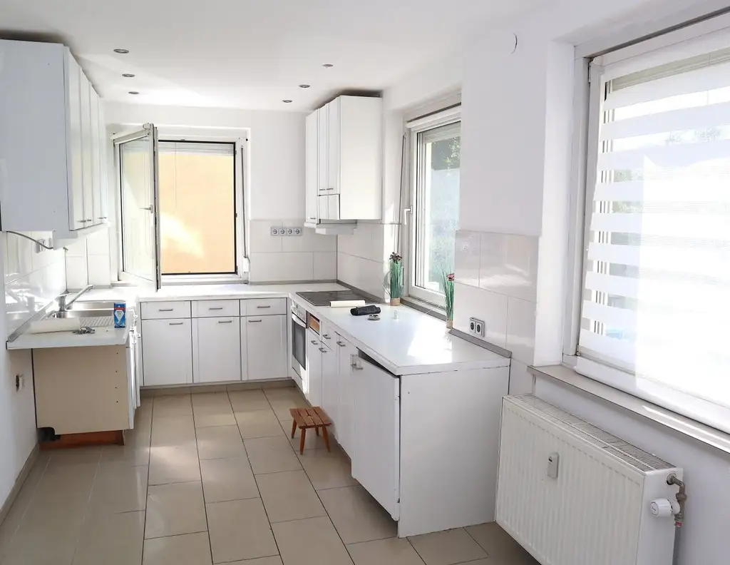 4 Zimmer Wohnung mit 120 m² und bester Anbindung - Vielseitige Möglichkeiten für Familien und Paare!