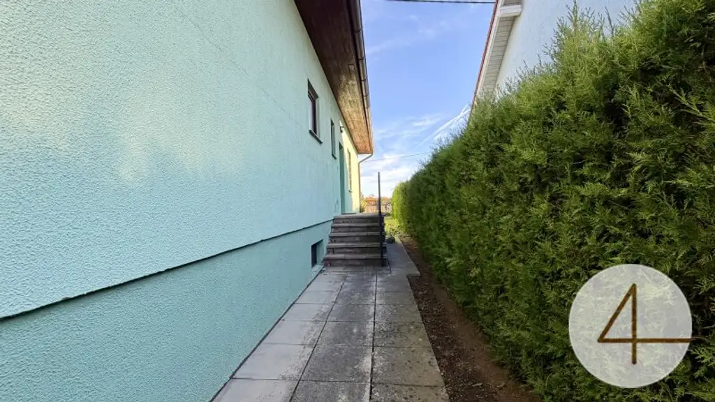 „Traumhaus mit Wintergarten Teich und Pool – Wohnen auf 727 m² in idyllischer Lage“