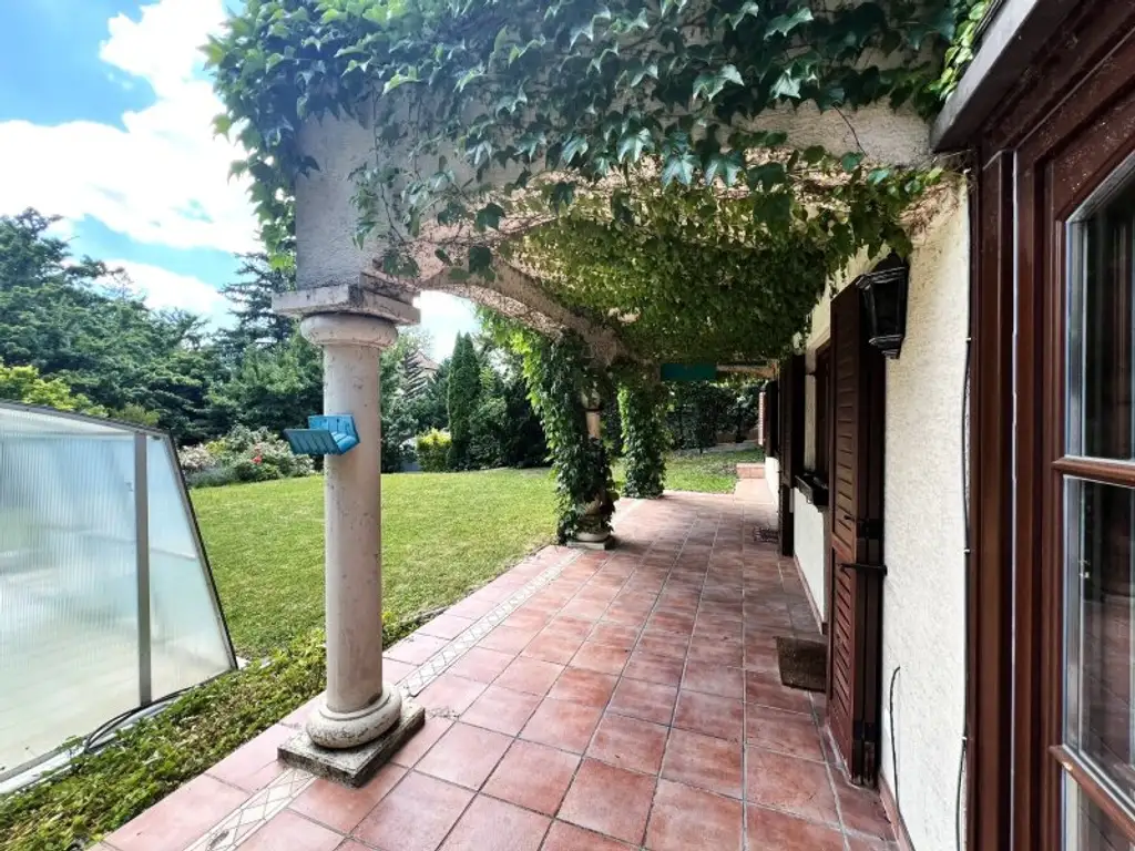 Rarität (!) Großzügige Villa in Badener Bestlage am Mitterberg mit prächtigem Garten - zentrumsnahe (!)
