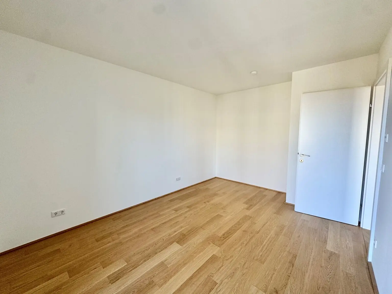 Neu und provisionsfrei: Schnäppchet Hit im 4. Stock - Hirschfeld