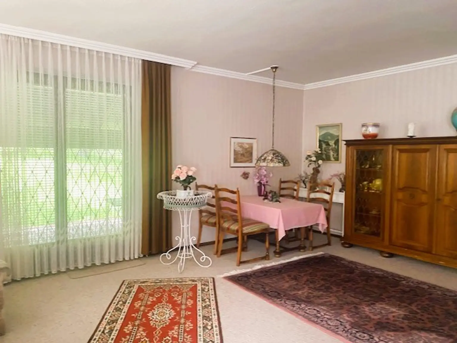 Wohnzimmer mit Terrassenzugang im EG
