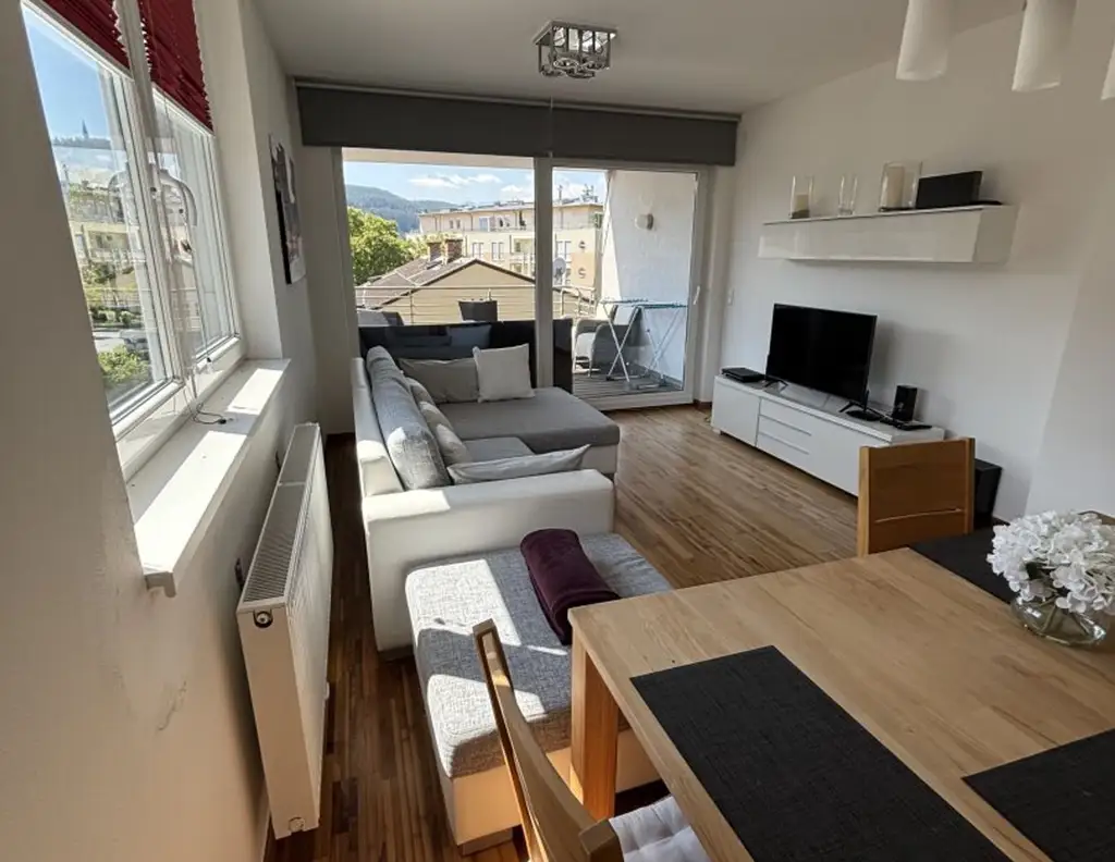 Traumwohnung mit Seeblick und eigenem Badestrand mitten in Pörtschach