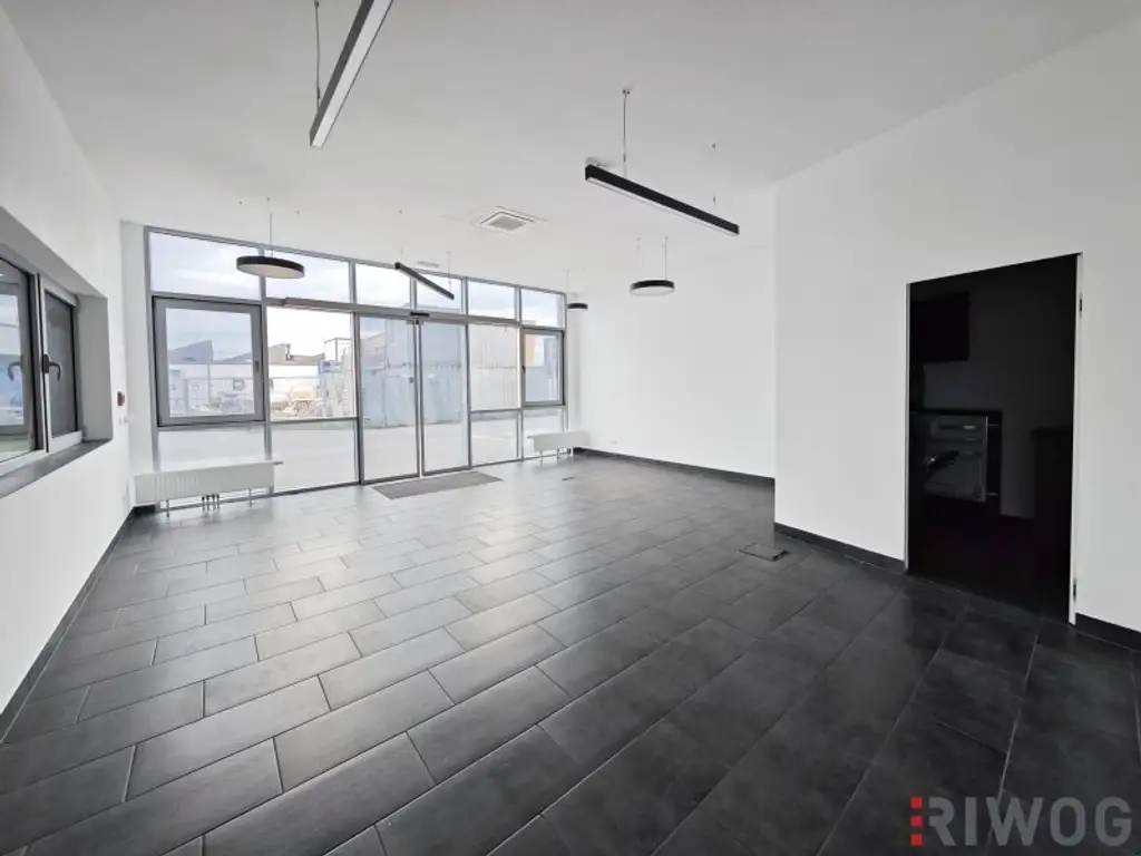 Produktionshalle mit ca. 800m² inkl. modernem Büro || Parkplätze || 3 Sektionaltore