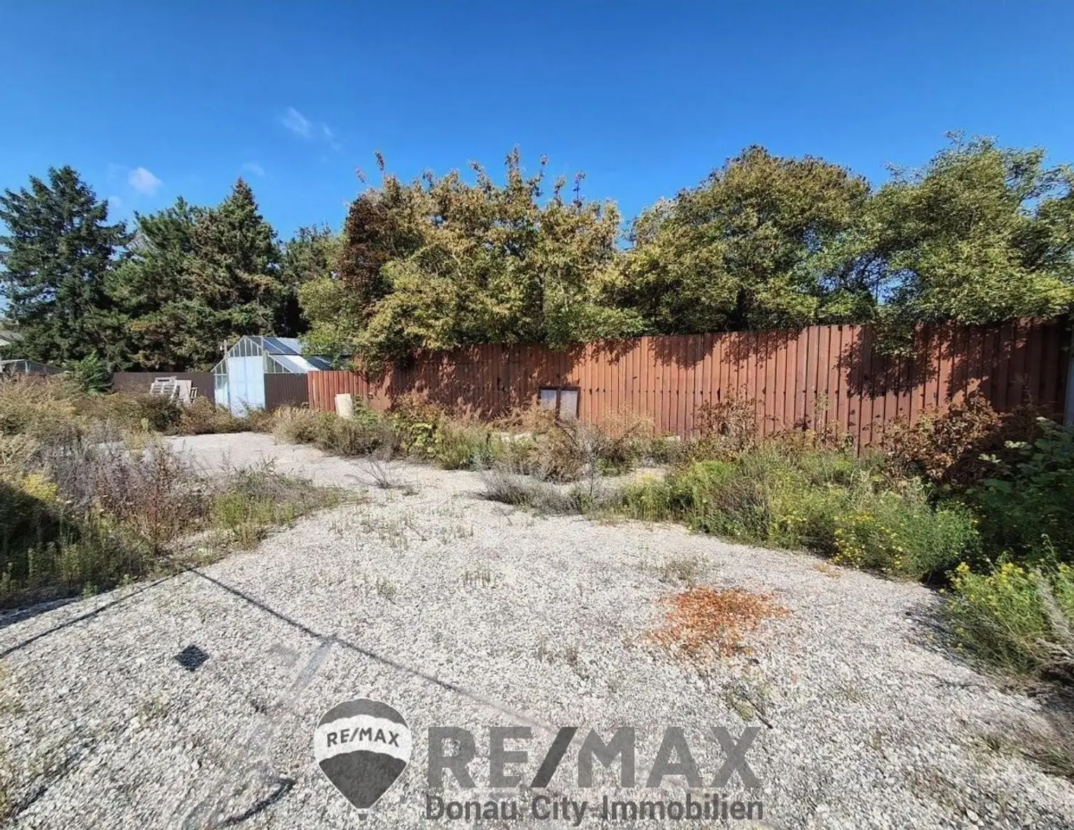 "Wien-Breitenlee - Pacht-Eck-Grundstück in frequentierter Lage"