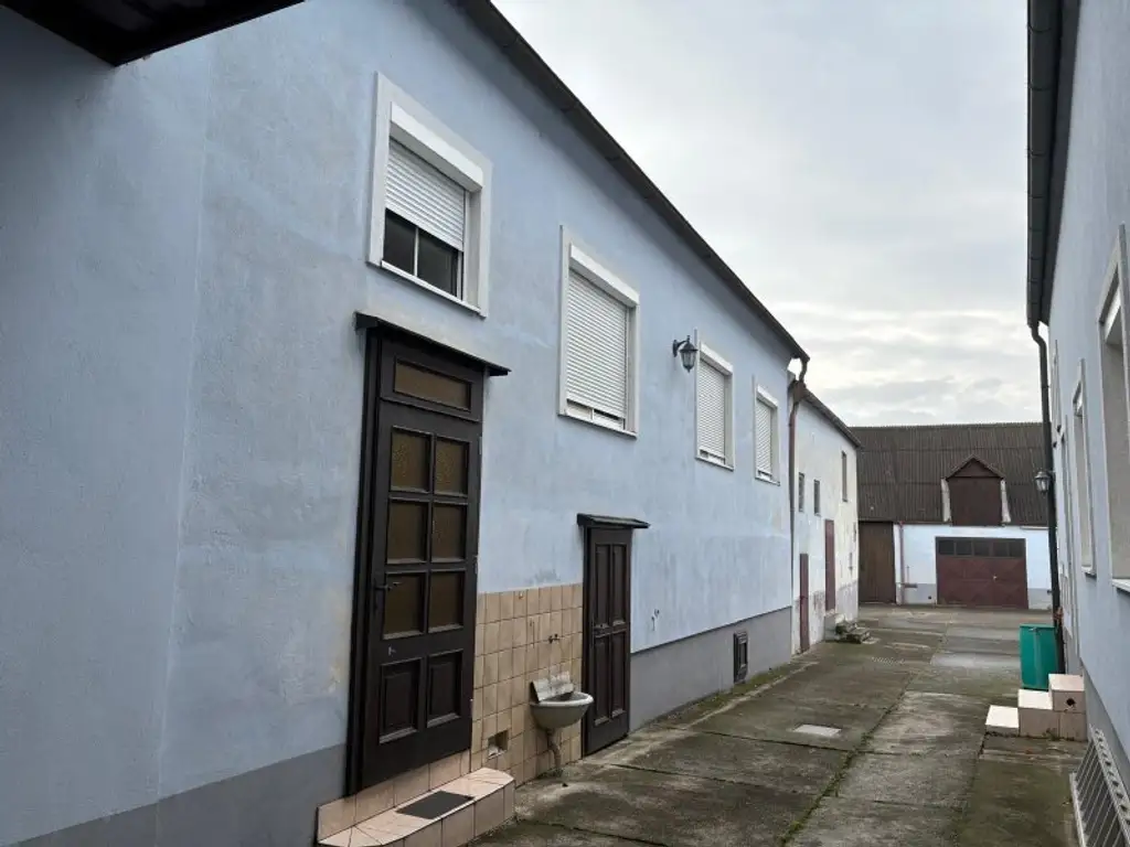 Größzügiges Zweifamilienhaus im Herzen von Breitenbrunn