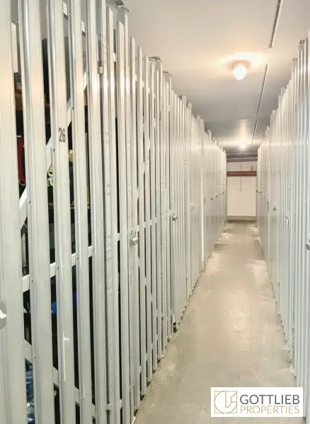 Grünruhelage nahe Arenbergpark! Teilmöblierte 2-Zimmer-Wohnung mit Loggia in Stockwerkslage
