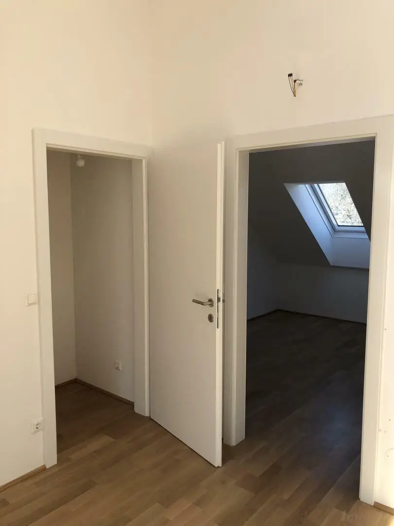 Geförderte 3-Zimmer Dachgeschoss-Wohnung mit Lift - Nähe FH ab 1.12.2025