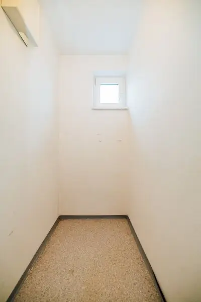 SANIERUNGSOBJEKT MIT POTENZIAL I PROVISIONSFREI I DIREKT AN DER MUR I SÜD-LOGGIA I LIFT I RUHIGE LAGE I PROJEKT WOHNEN