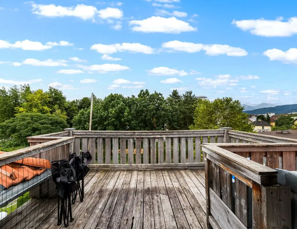 Charmante 3-Zimmer-Dachgeschosswohnung mit Terrasse und Bergblick in Klagenfurt!